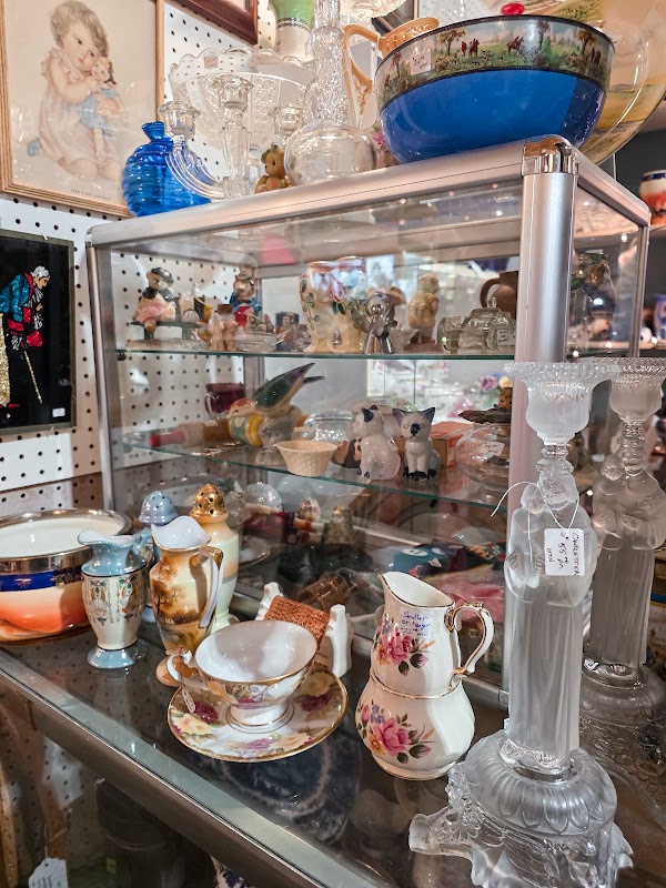 Village Antiques Mall 2