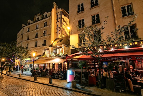 Narrowest street in Paris 5