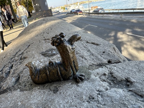Chief Worm mini statue by Kolodko