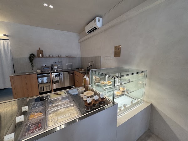 Oatsome - clean bakery and specialty greek yogurt cafe