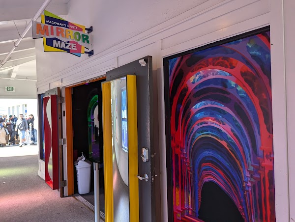 Magowan's Infinite Mirror Maze 4