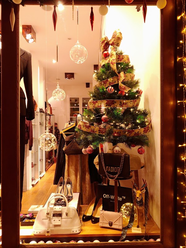 ALE Paris - Luxury Vintage Boutique and Custom Tailoring 4