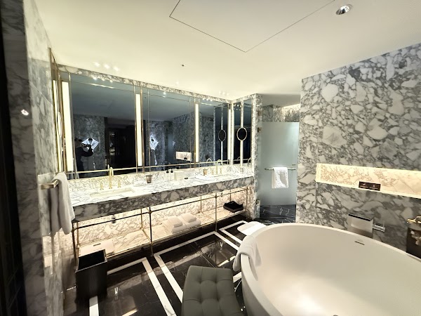 Art Paradiso Suites 4