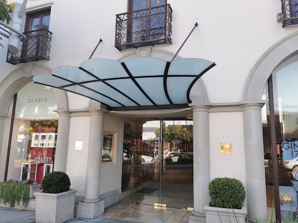 GEARYS Beverly Hills - Flagship Store 1