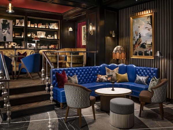 LIBRARY BAR 3