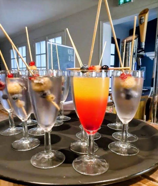 LIBRARY BAR 2
