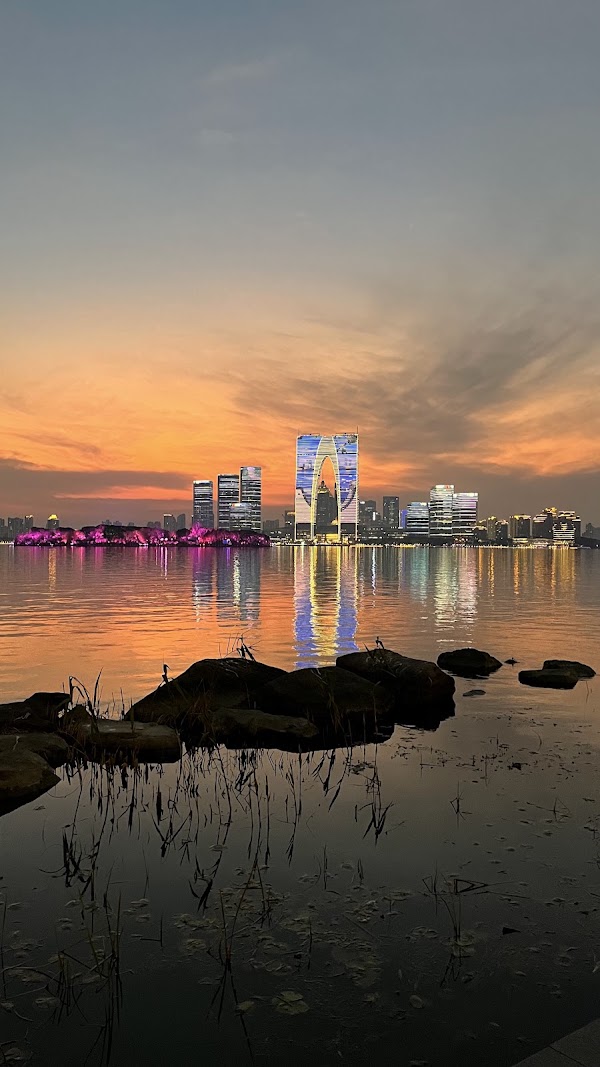 Jinji Lake 4