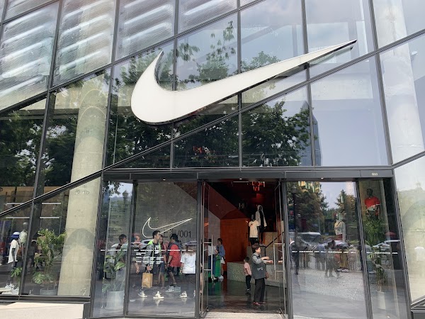 NIKE