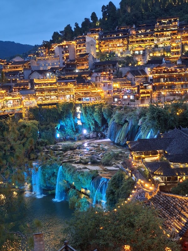 Furong Town Qichi Inn 1