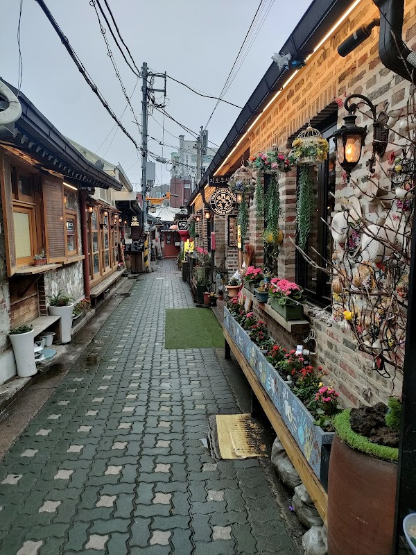 Ikseon-dong Hanok Village