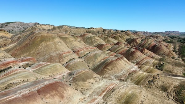 Mravaltskaro red mountains