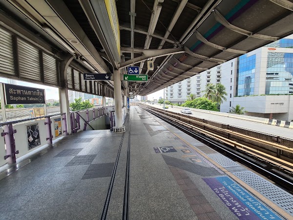 Saphan Taksin