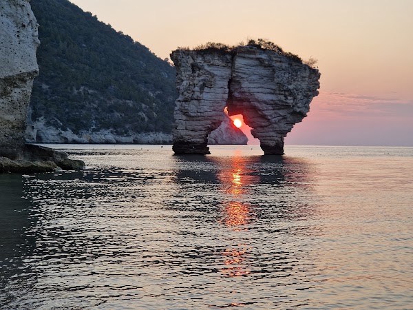 Faraglioni di Baia dei Mergoli 1