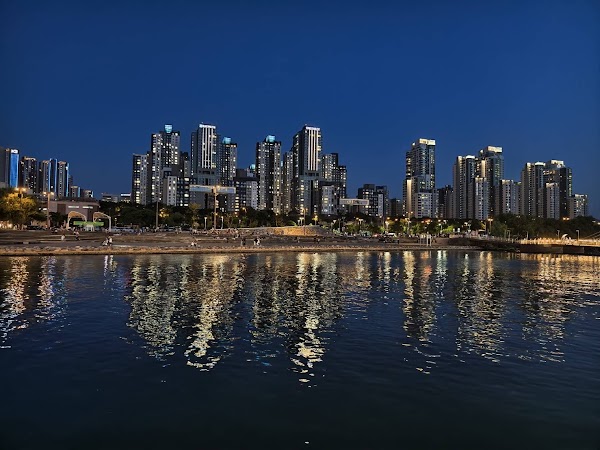 Banpo Bridge Moonlight Rainbow Fountain 2