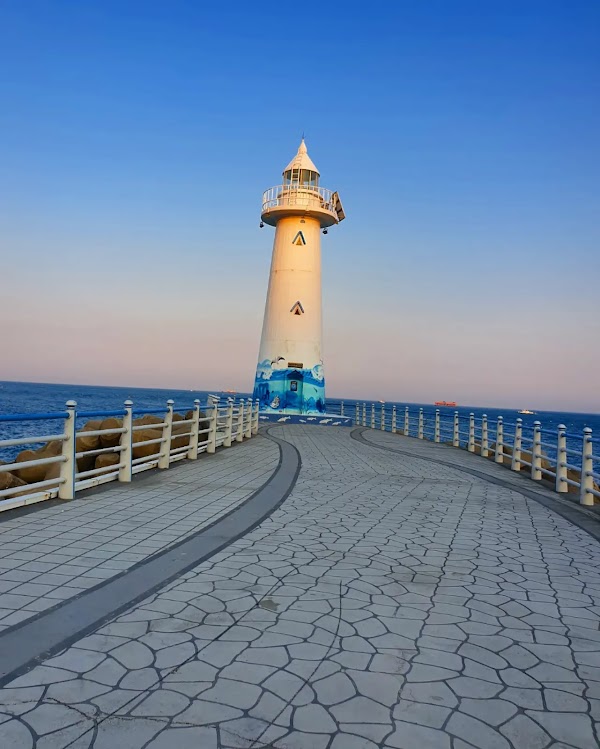 Cheongsapo Twin Lighthouse 5