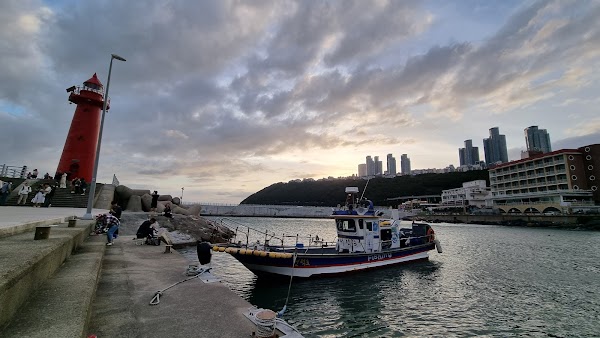 Cheongsapo Twin Lighthouse 3