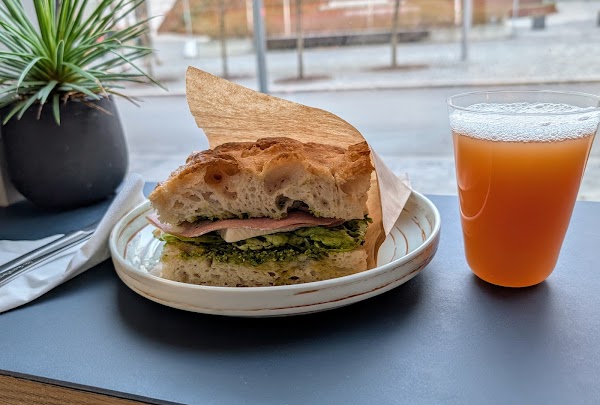 Lillebetong - Kaffe- & vinbar 5