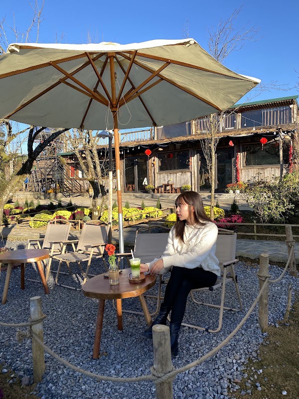 Lưng Chừng Đồi Sapa - Homestay, Restaurant, Coffee Garden