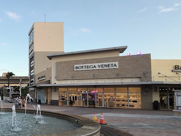 Bottega Veneta Taoyuan Gloria Outlet 1