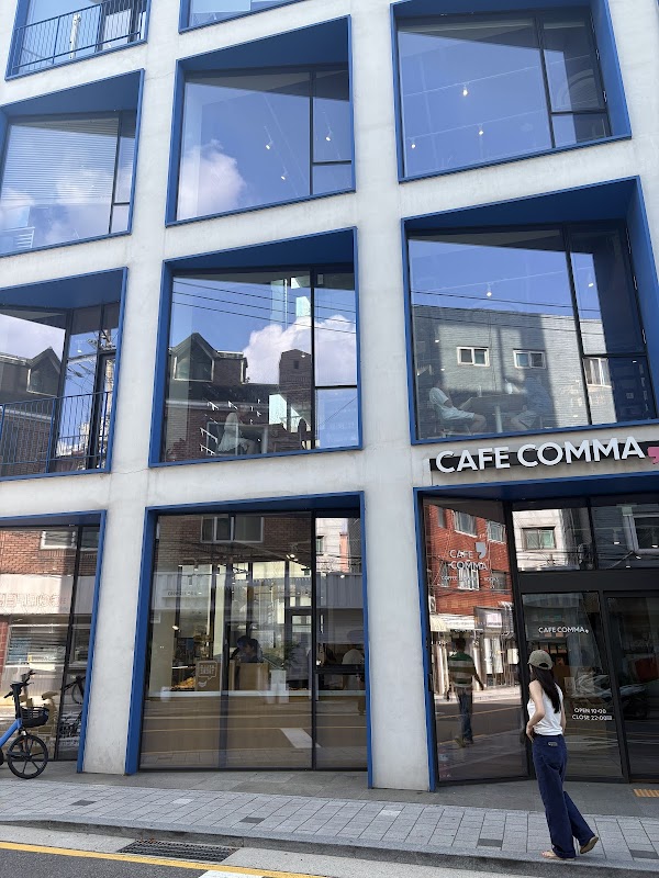 Cafe Comma Hapjeong 4