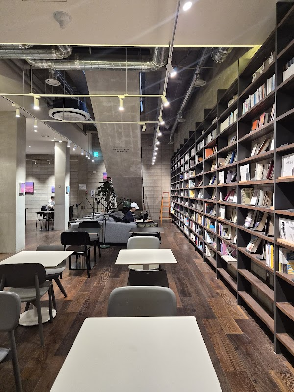 Cafe Comma Hapjeong 3
