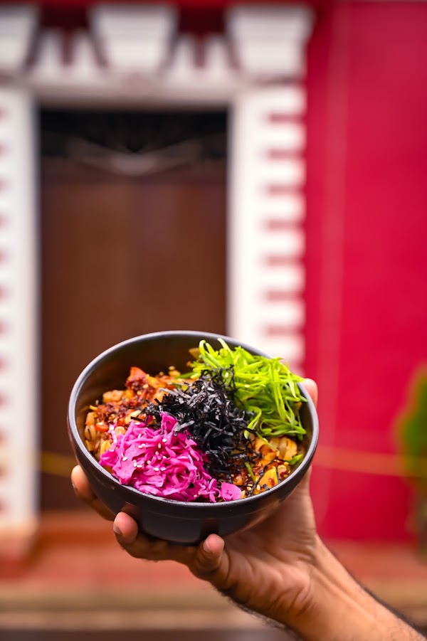 Makutsu - Japanese & Asian Bar 5