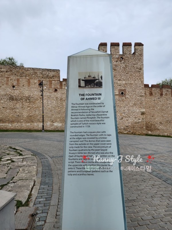 Fountain Sultan Ahmed III 4