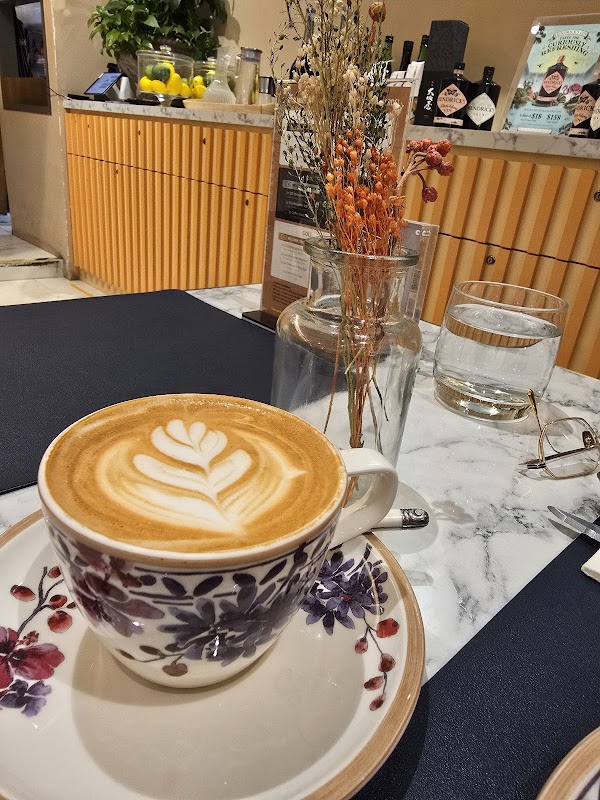 Avenue On 3 Café 4
