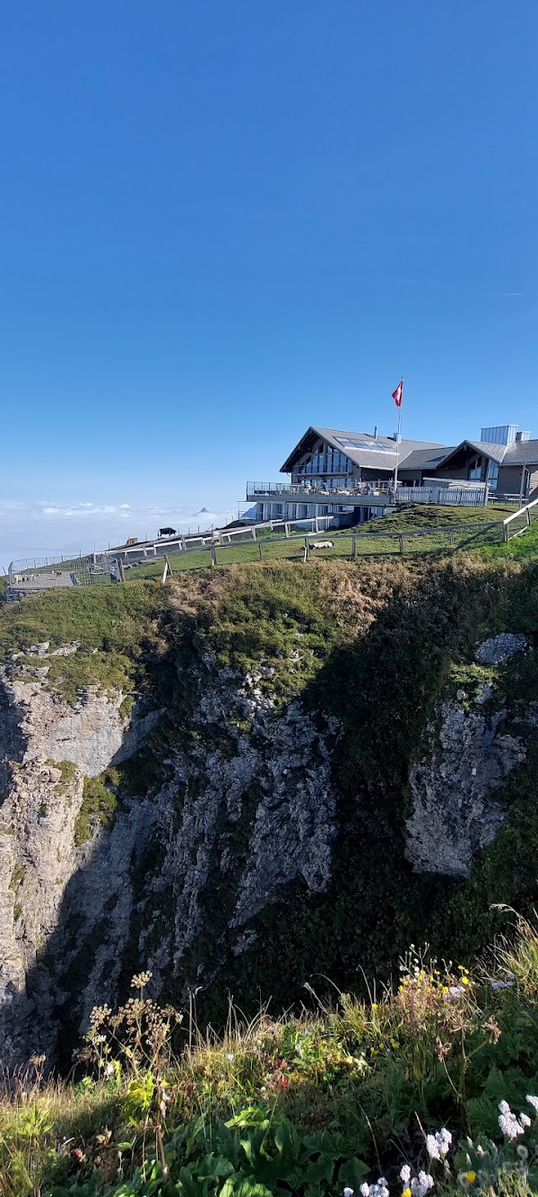 Switzerland 🇨🇭 16