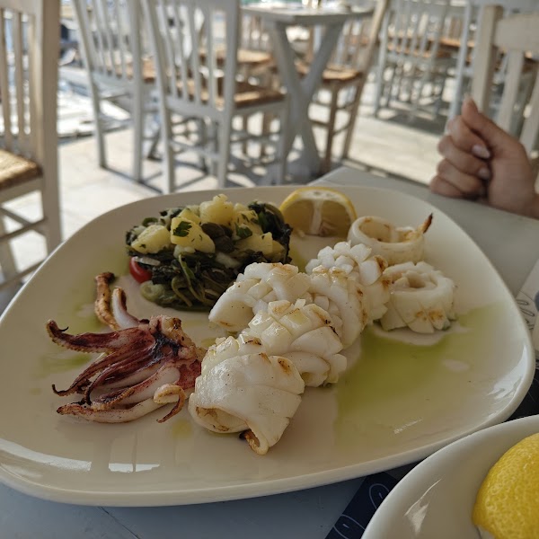 Markakis Restaurant - Piso Livadi Paros 4