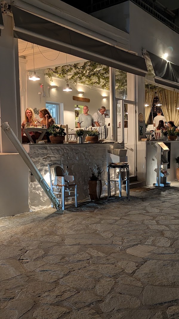 Markakis Restaurant - Piso Livadi Paros 2