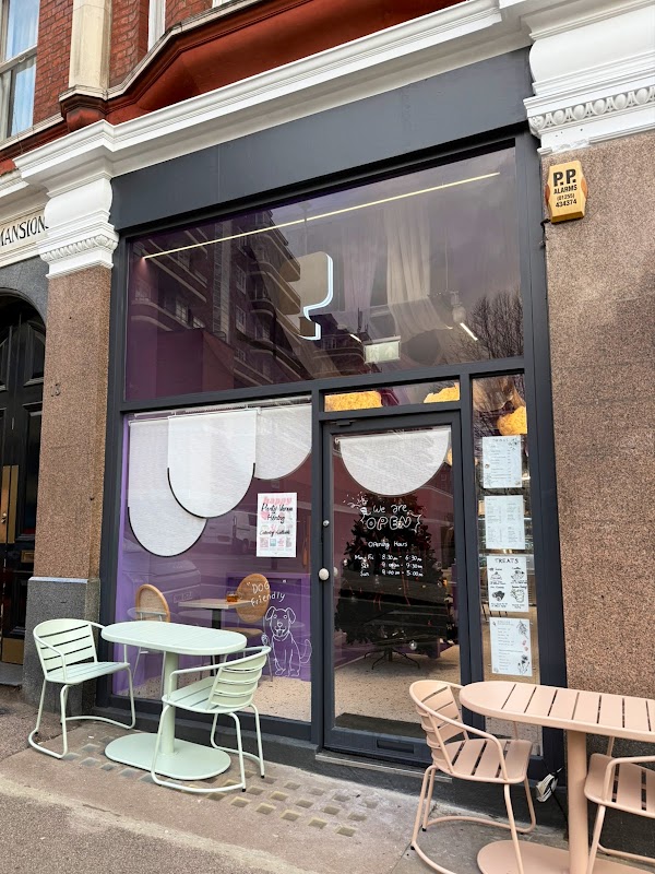 Cafe ,Comma 1