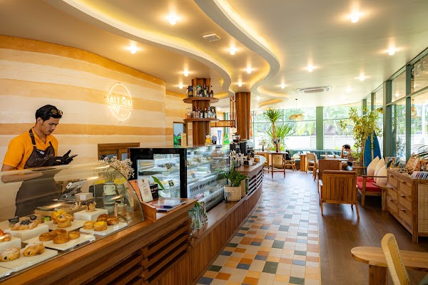 Salt Surf (beachfront cafe & surf shop)