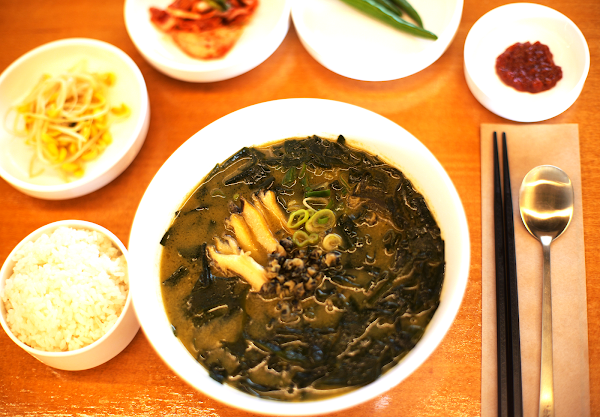 한두기칼국수 Handugi Kalguksu (Jeju Bomal Noodle Soup & Abalone Porridge) 3