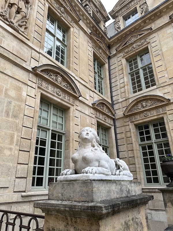 Cour et Jardin de l'Hôtel de Sully 2