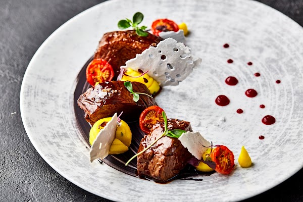 Sultanah, Shangri-La Al Husn 5