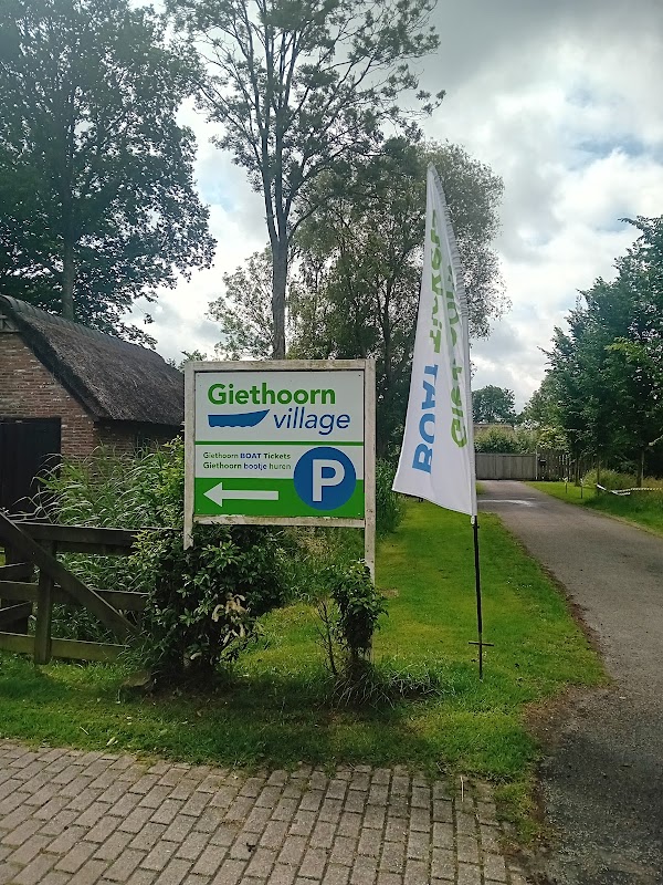 Parking Giethoorn Village 1