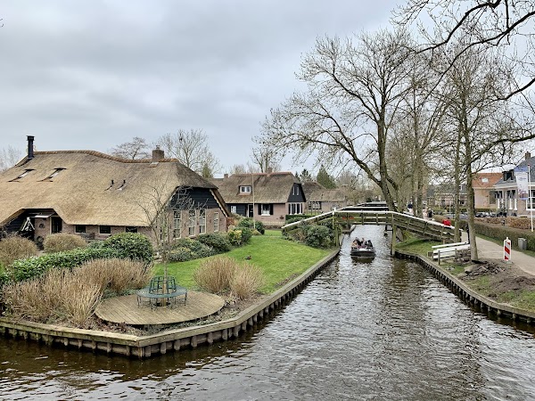 Parking Giethoorn Village 5