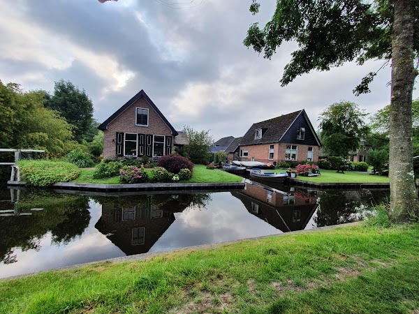 Parking Giethoorn Village 3