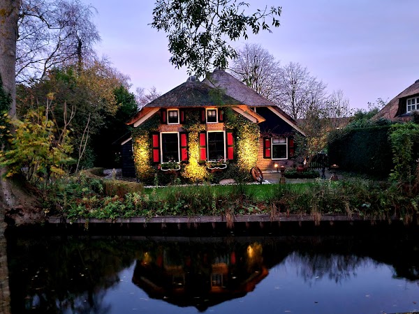 Parking Giethoorn Village 2