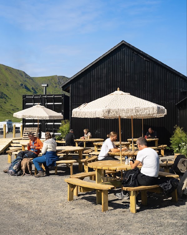 Ryten & Kvalvika Trail Farm - Cafe & Pizzeria
