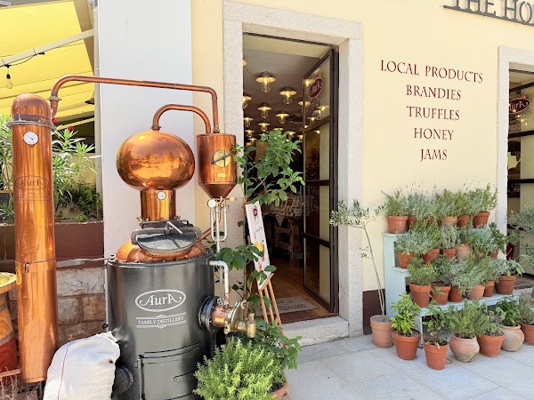 AURA FAMILY DISTILLERY 2