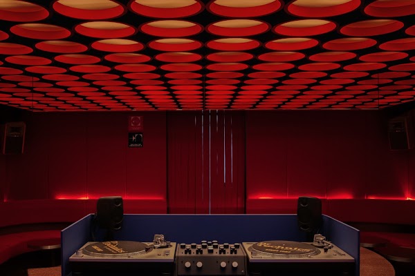 Rosso Speakeasy