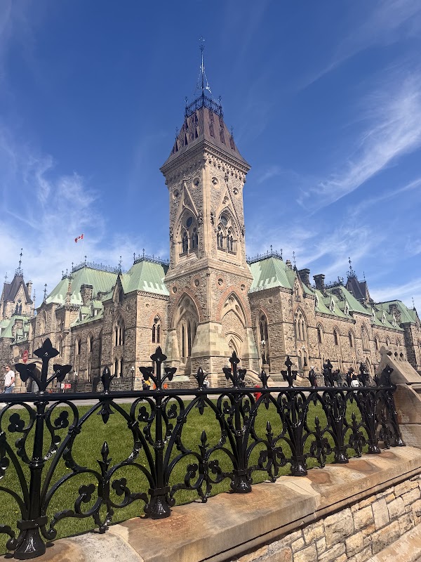 Ottawa Walking Tours & Step-On Guide Services 1