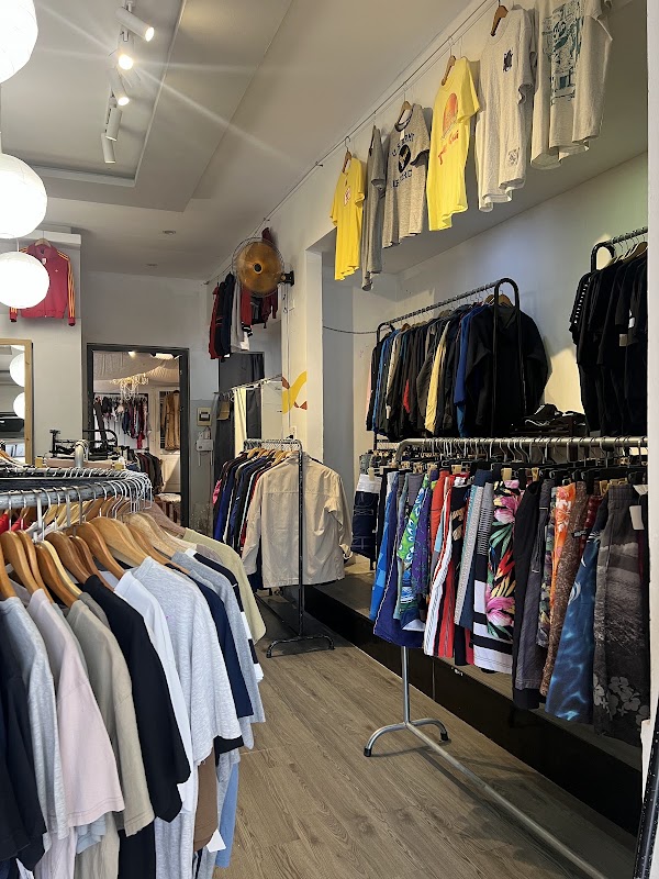 BINTAGE - Vintage & Thrift Shop 5