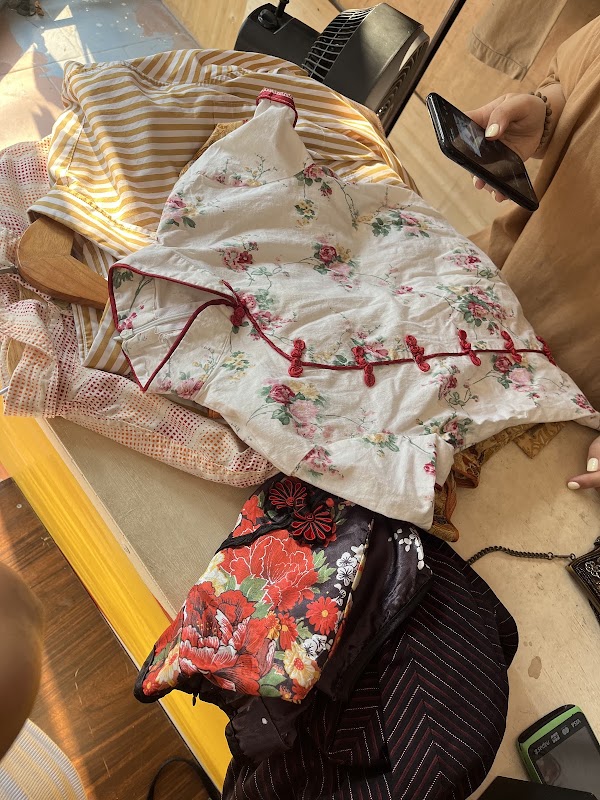 BINTAGE - Vintage & Thrift Shop 4