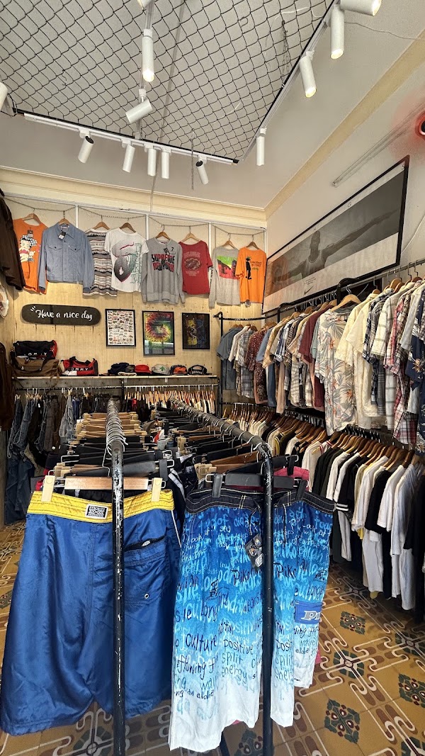 BINTAGE - Vintage & Thrift Shop 2