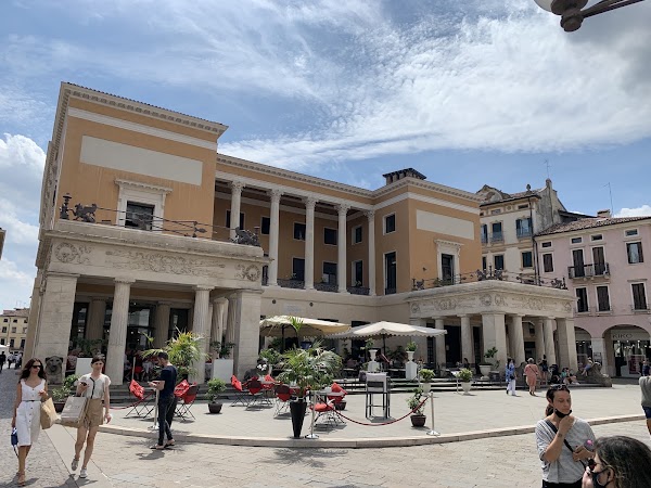 Piazzetta Cappellato Pedrocchi 1