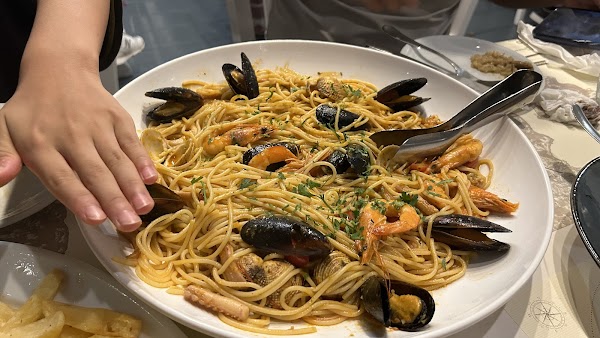 Nikos Gallop Restaurant 2