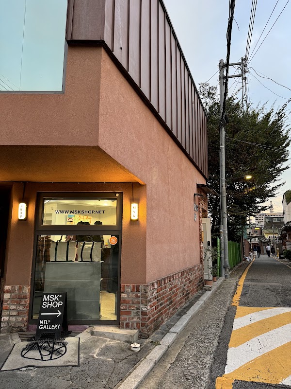 MSK SHOP / Cafe Coin (Manado disk Shop) 3